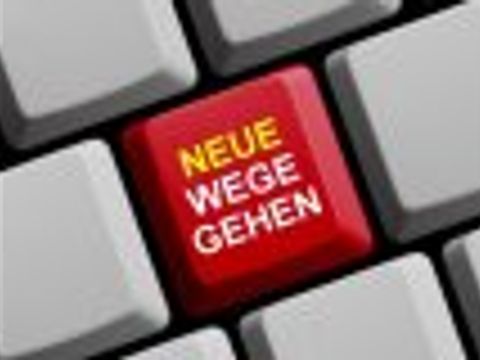 Rote Taste in Tastatur mit Aufschrift Neue Wege gehen