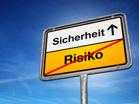 Ortsschild Sicherheit statt Risiko