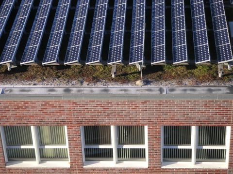 Dach mit Photovoltaik