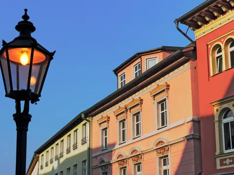 Stadt im Abendlicht