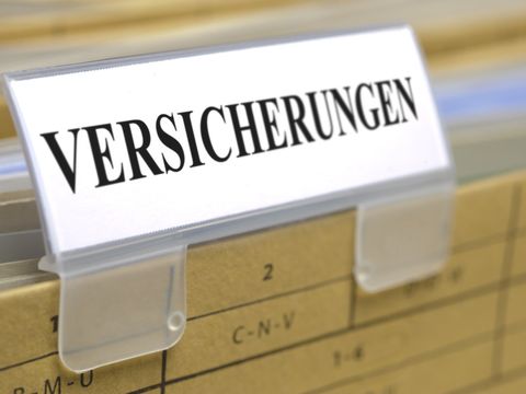 Hängeregister mit Aufschrift Versicherung
