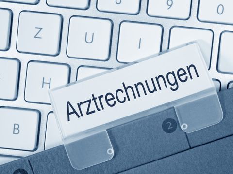 Arztrechnung Schild Tastatur