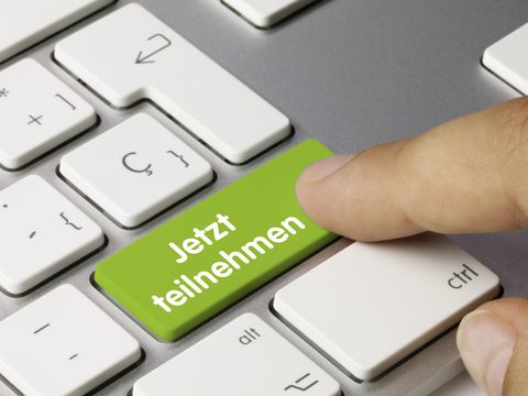 Jetzt teilnehmen Tastatur. Finger