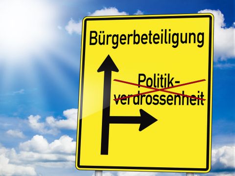 Wegweiser mit Bürgerbeteiligung und Politikverdrossenheit