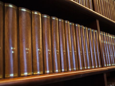 Bücherregal