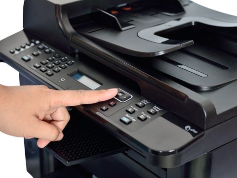 Multifunktionsdrucker mit Finger