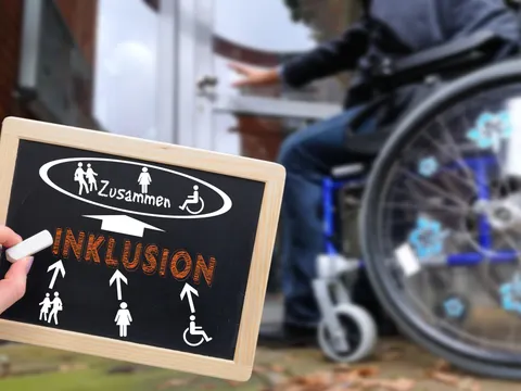 Schild_Inklusion_mit_Rollstuhlfahrer
