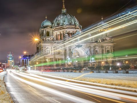 Berliner Dom und Fernsehturm bei Nacht