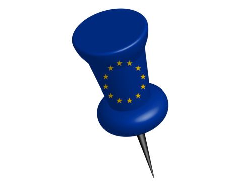 blaue Pinnadel mit den Sternen der Europäischen Union