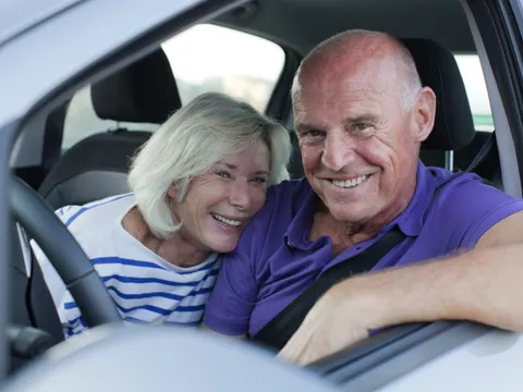 Senioren im Auto