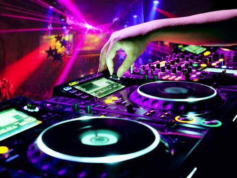 DJ am Plattenteller