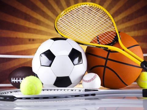 Sportequipment und Bälle
