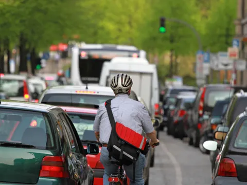 Radfahrer im Staugeschehen