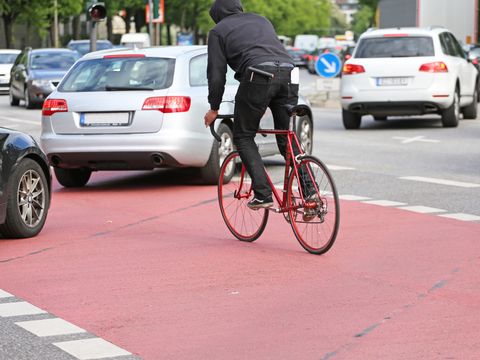 Radfahrer auf einer Straße
