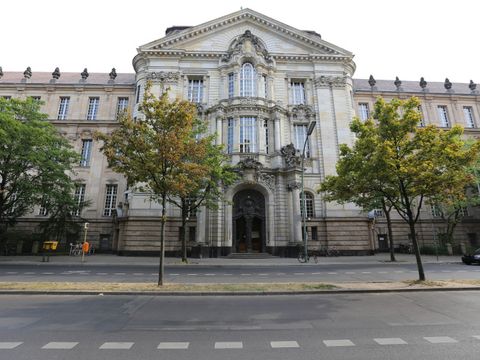 Haupteingang des AG Tiergarten in der Turmstraße 91