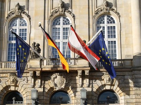 Kammergericht Haupteingang beflaggt