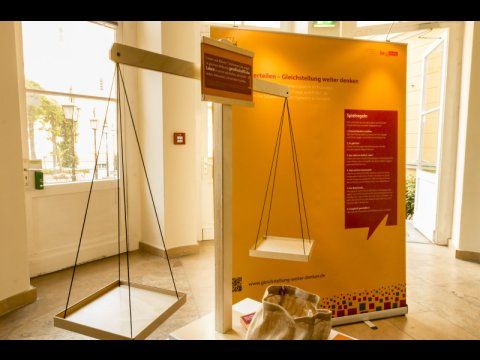 Die Waage im Einsatz auf der Auftaktveranstaltung