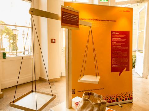 Die Waage im Einsatz auf der Auftaktveranstaltung