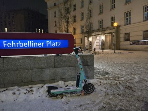 Wegweiser Fehrbelliner Platz 4 #1