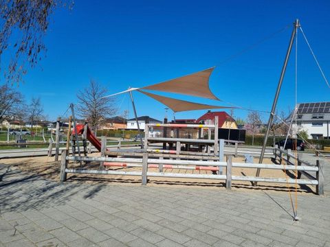 Bezirk Lichtenberg Sonnensegel über Spielplatz