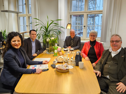 Frau Senatorin Kizitepe, Herr Bozkurt, Herr Herting, Frau Lemke, Herr Koch