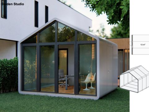 Ein Tiny House aus Kunststoff mit großer Fensterfront
