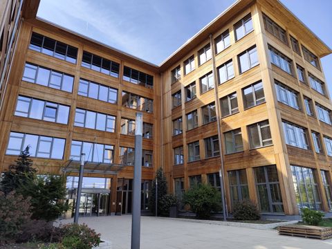 Frontansicht des Dienstgebäudes in der Beilsteiner Straße