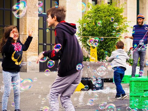 Internationaler Kindertag am 1. Juni - Nutzen Sie das Bildungspaket und machen Sie Ihrem Kind eine Freude