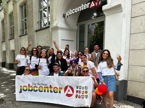 Mitarbeitende der Berliner Jobcenter beim CSD