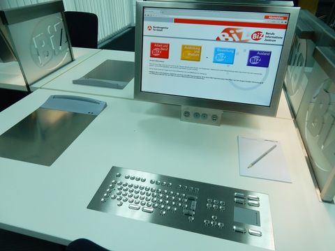Rechercheplatz_Selbstinformationseinrichtung_Jobcenter_Neukoelln