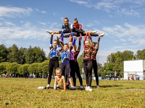 turnende Mädchen