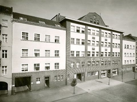 Brotfabrik Wittler. Ansicht der Gebäude Maxstraße 2 - 5. Foto: Atelier Obigt. von 1958
