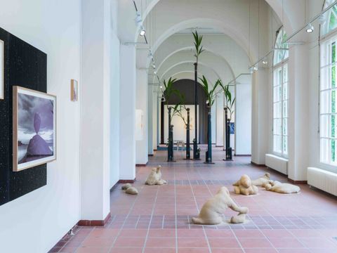 Blick in die Galerie zur Ausstellung Fragile Times