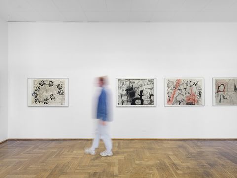 Oskar Manigk, Hasen an der Leine, 1988, Mischtechnik auf Zeichenpapier/ DAS geht nicht gut, 2007, Mischtechnik auf Bütten/ Probieren geht über Studieren, 2011, Mischtechnik auf Bütten/ Bedeutungsschwere, 2007, Mischtechnik auf Bütten
