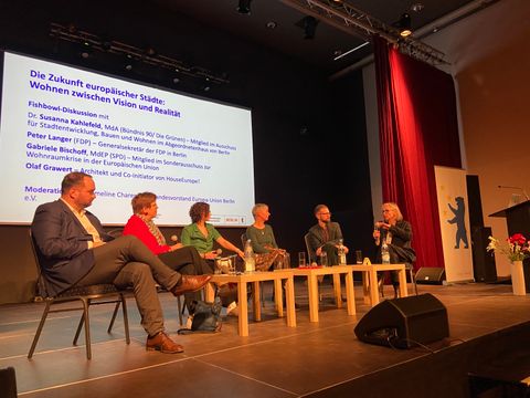 Panelist*innen bei Europa kontrovers zum Thema Wohnen