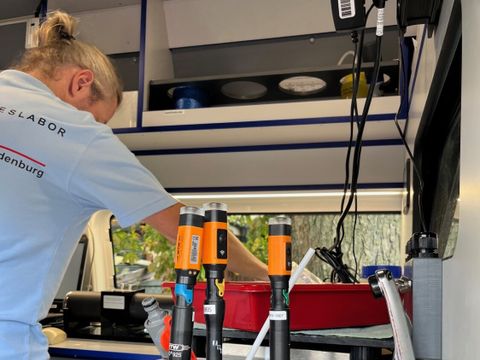 Das mobile Labor im Messfahrzeug des LLBB