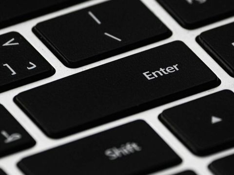 Tastatur - Entertaste im Mittelpunkt
