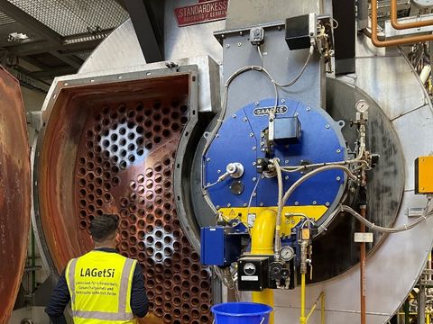 Dampferzeuger mit bivalenter Feuerung (Erdgas und Heizöl)