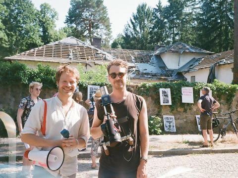Künstlerische Intervention vor dem ehemaligen Wohnhaus der Familie Poelzig am 18. Juni 2021