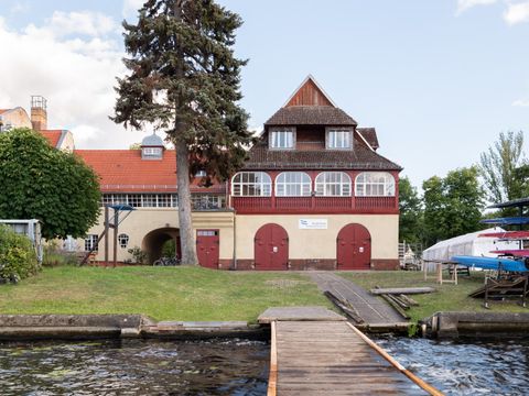 Bootshaus des Akademischen Rudervereins zu Berlin, Regattastraße 211, Köpenick