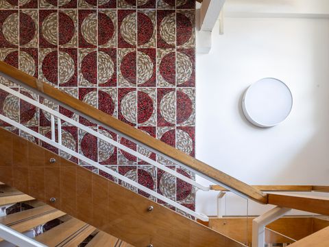 Blick in das Treppenhaus der ehemaligen australischen Botschaft (Bild: Landesdenkmalamt Berlin, Foto: Anne Herdin)