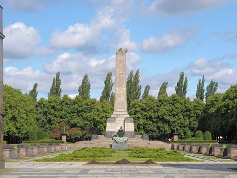 Sowjetisches Ehrenmal in Niederschönhausen (Bild: Landesdenkmalamt Berlin, Wolfgang Bittner)