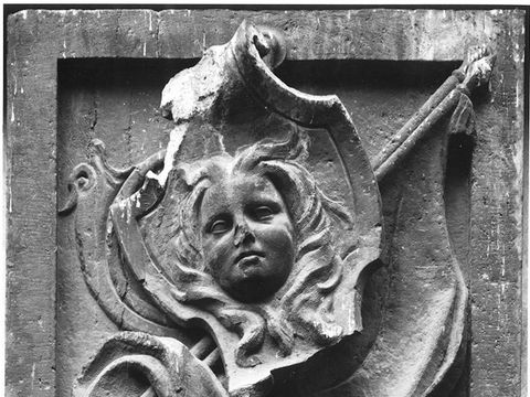 Platte mit Gorgonenhaupt auf Schild, 1997
