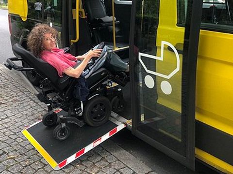 Barrierefreier Einstieg Bus