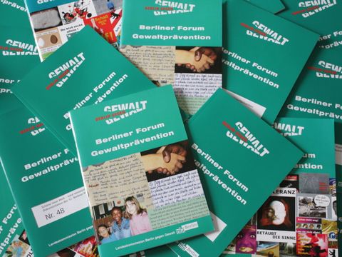 verschiedene Ausgaben des "Berliner Forum Gewaltprävention"