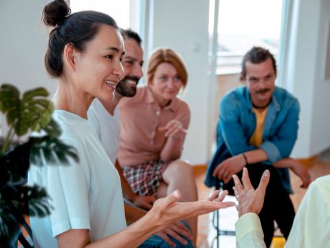 Beratungsrunde von mehreren Personen