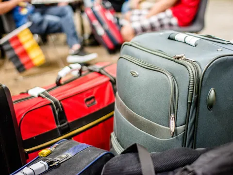 Das Ankunftszentrum im Hangar 1 im ehemailgen Flughafen Tempelhof ist für neu angekommende Menschen die erste Station
