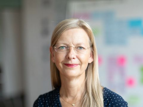 Dr. Claudia Nicolai