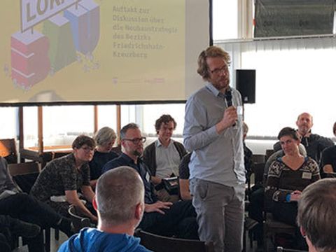 Beteiligte in der Diskussion