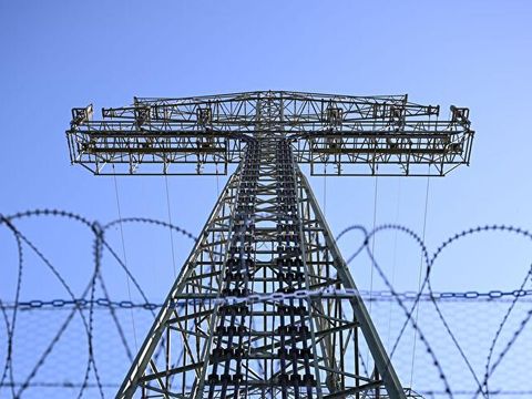 Strom-Mast